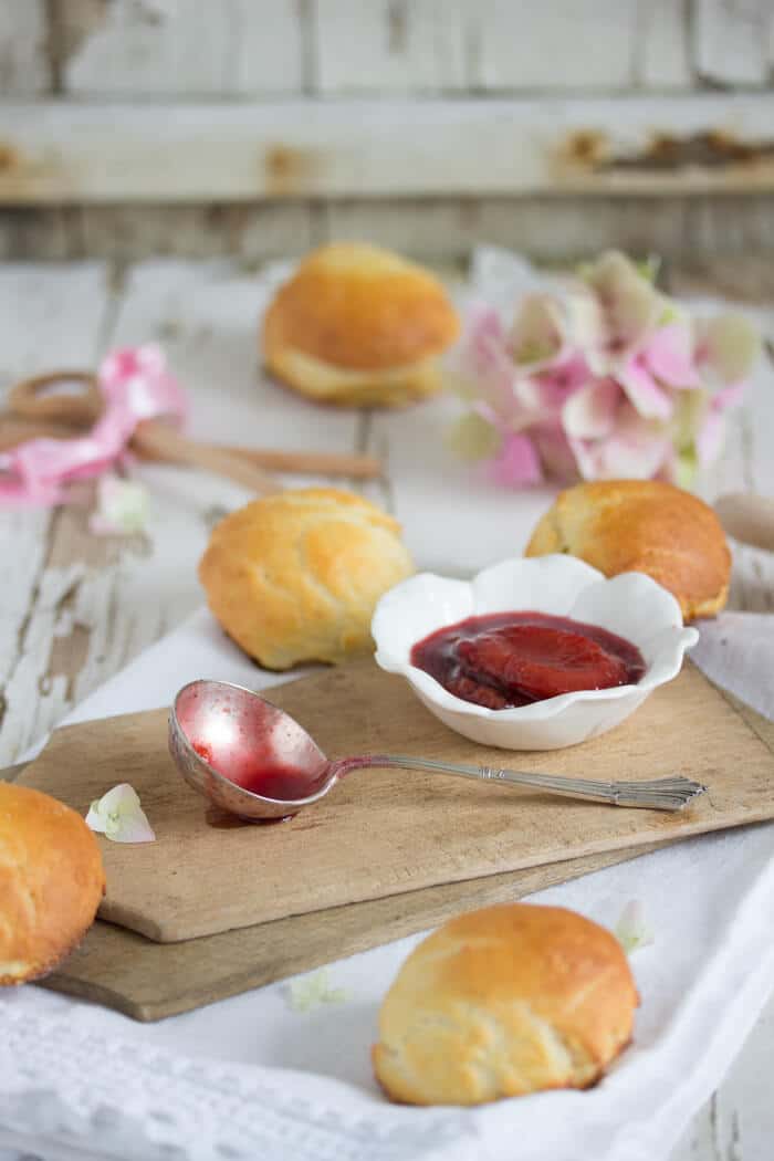 „Omas Quarkbrötchen mit Rotwein Zwetschgen Kompott!&amp;quot;