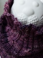 Phoebe Smocked Cowl - Strickanleitung mit Manos del Uruguay