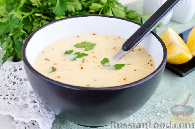 Avgolemono (griechische Hühnersuppe)