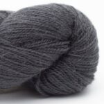 Dry Desert Camel 2-ply LIGHT fingering handgesponnen heart and coal (dark grey) - Nomadnoos