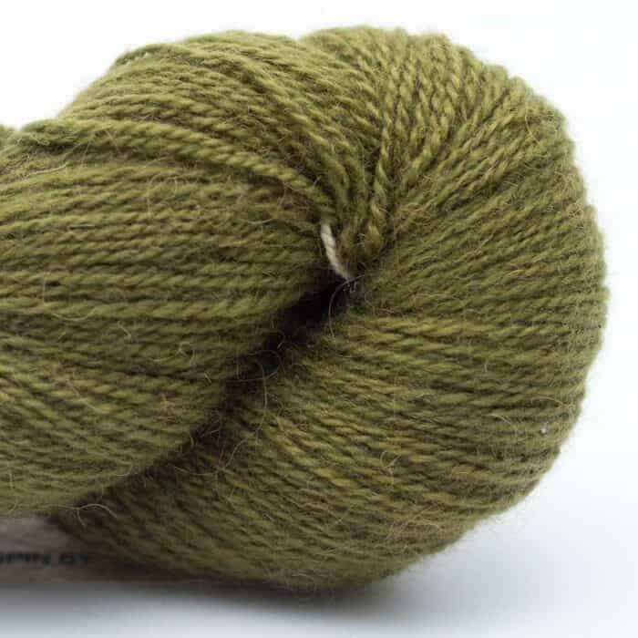 Dry Desert Camel 2-ply LIGHT fingering handgesponnen larix autumn smell (dark green) - Nomadnoos