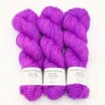 Merino DK solids 100g handgefärbt African Violet - Cowgirl Blues