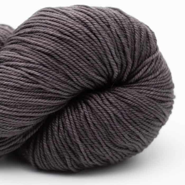 Proper Sock Solids 100g handgefärbt Charcoal - Cowgirl Blues