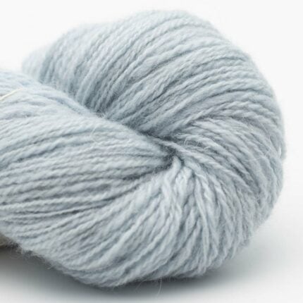 Smooth Sartuul Sheep Wool 2-ply LIGHT FINGERING handgesponnen butterfly me to the moon (light blue) - Nomadnoos