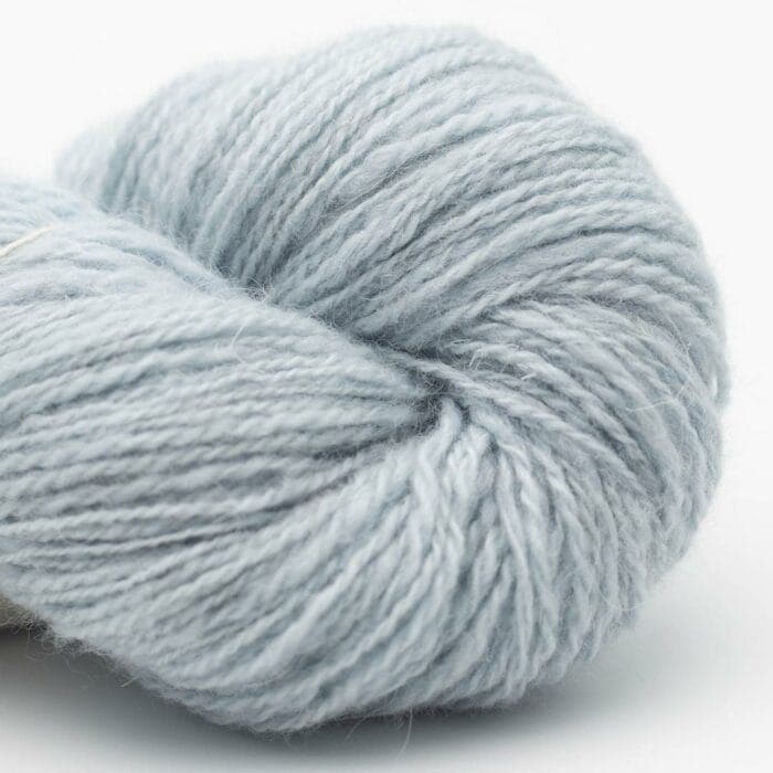 Smooth Sartuul Sheep Wool 2-ply LIGHT FINGERING handgesponnen butterfly me to the moon (light blue) - Nomadnoos