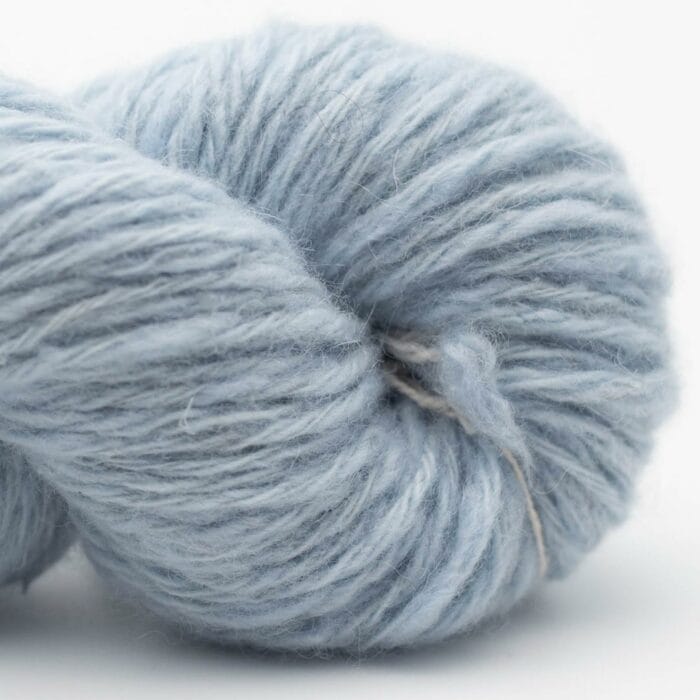 Smooth Sartuul Sheep Wool 4-ply ARAN handgesponnen butterfly me to the moon (light blue) - Nomadnoos